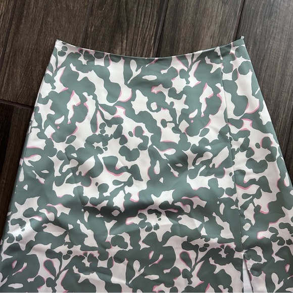 Hugo Boss Veconty Floral Side Slit Midi Skirt in Green Sz 8 - Picture 7 of 11